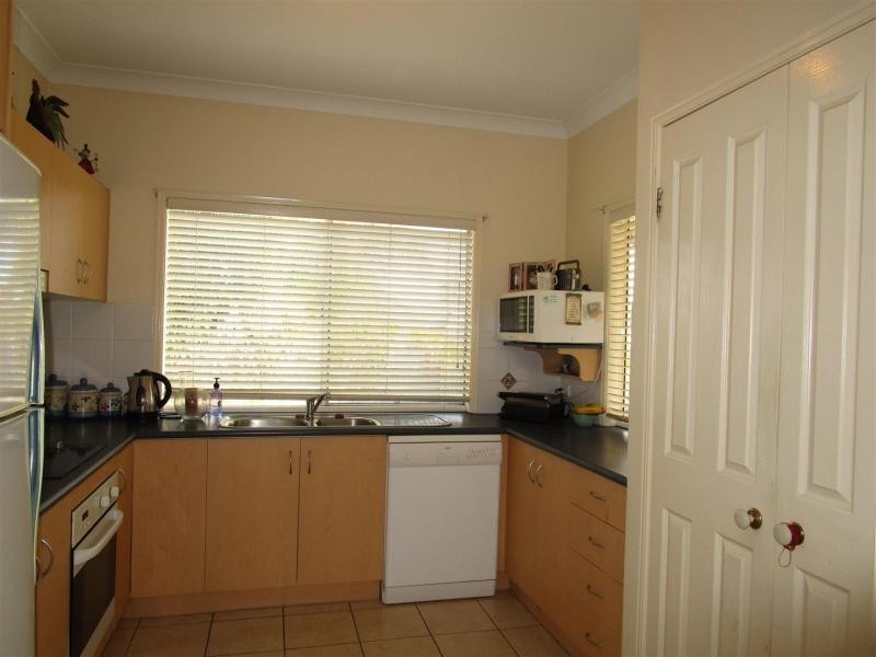 14 Farrell Dr, Walloon QLD 4306