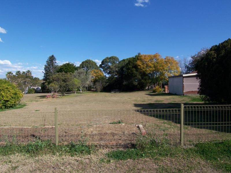 32 Queen Street, Walloon QLD 4306