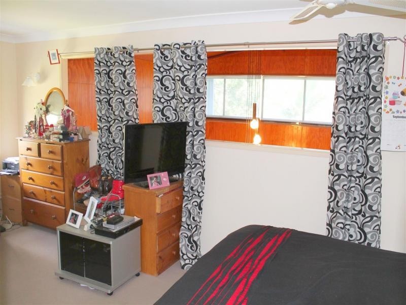 8 Macadamia Ct, Walloon QLD 4306