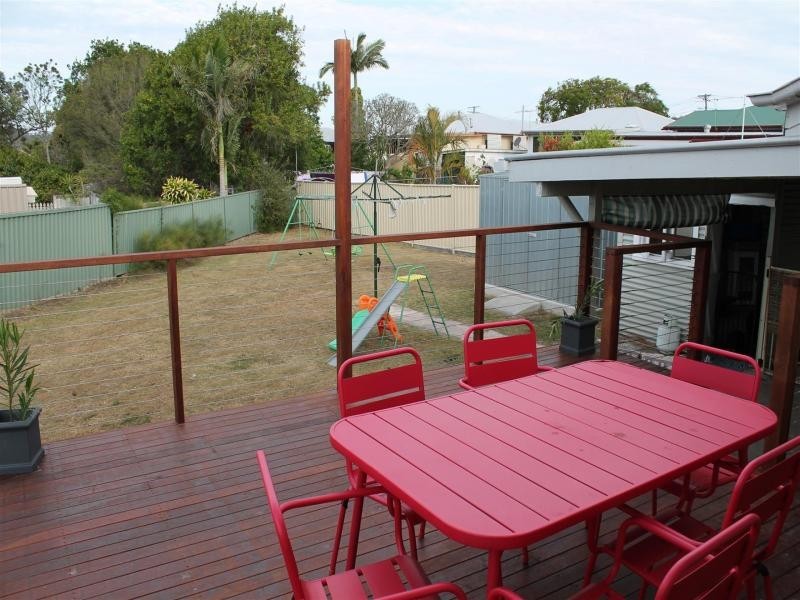 4 Dorothy St, Silkstone QLD 4304