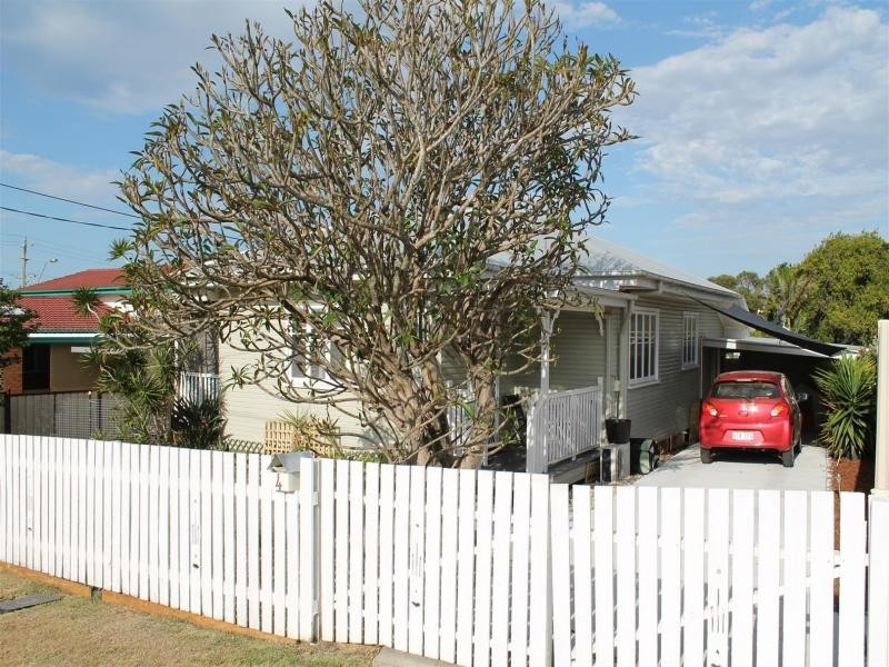 4 Dorothy St, Silkstone QLD 4304