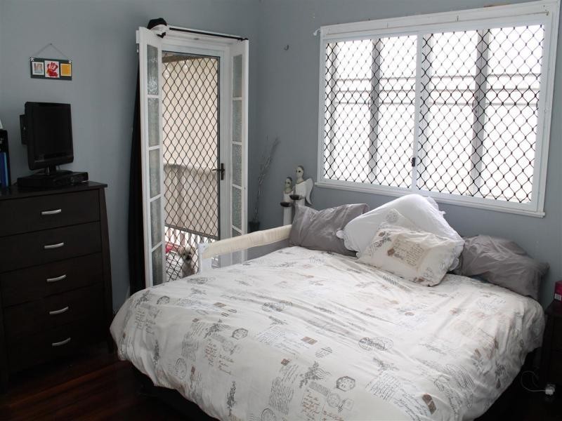 4 Dorothy St, Silkstone QLD 4304