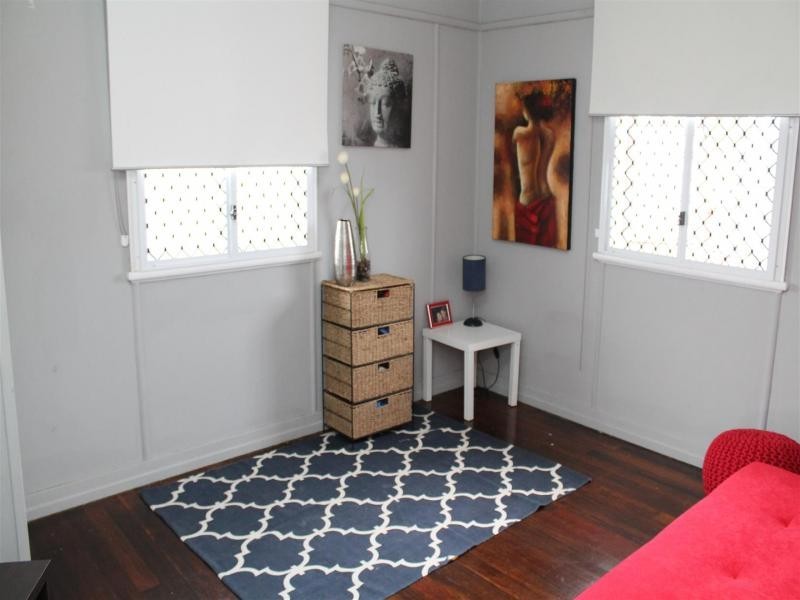 4 Dorothy St, Silkstone QLD 4304