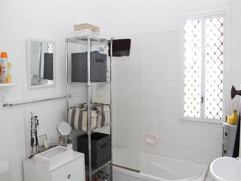 4 Dorothy St, Silkstone QLD 4304