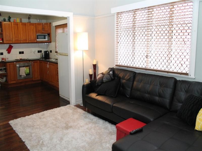 4 Dorothy St, Silkstone QLD 4304