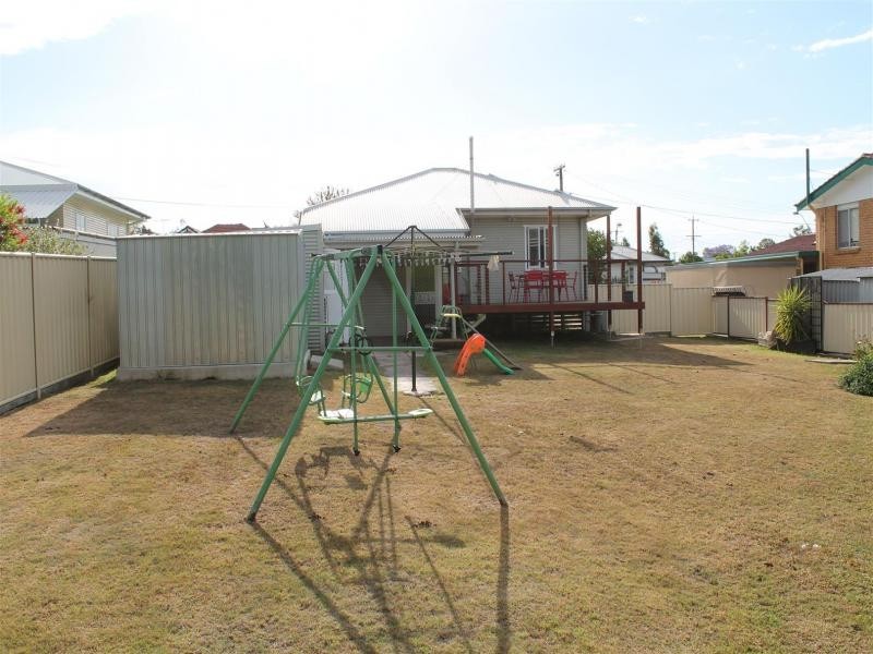 4 Dorothy St, Silkstone QLD 4304
