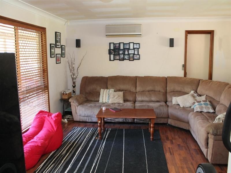 9 Macadamia Ct, Walloon QLD 4306