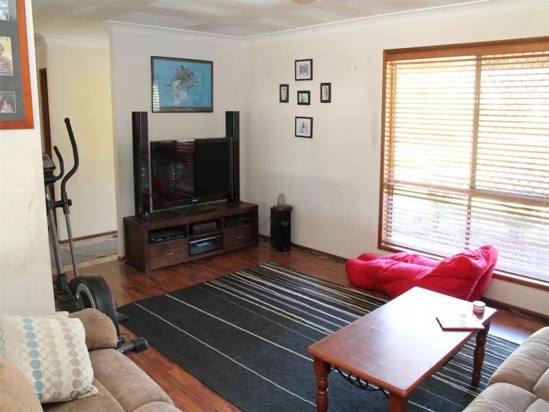 9 Macadamia Ct, Walloon QLD 4306