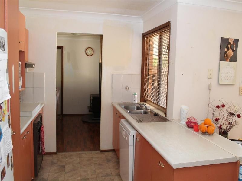 9 Macadamia Ct, Walloon QLD 4306