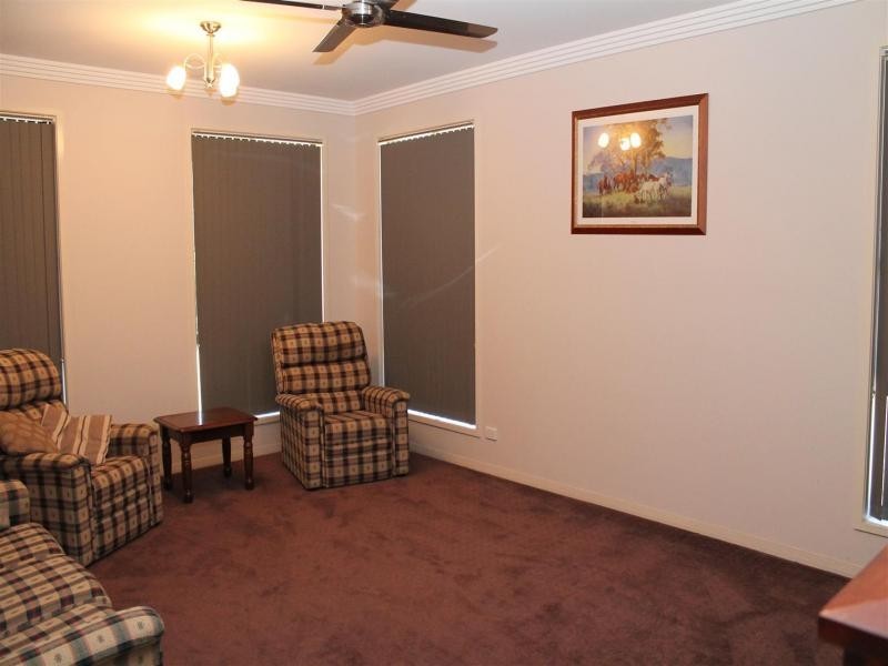 11 Emily Ct, Walloon QLD 4306