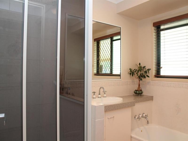 2 Brushbox Pl, Walloon QLD 4306