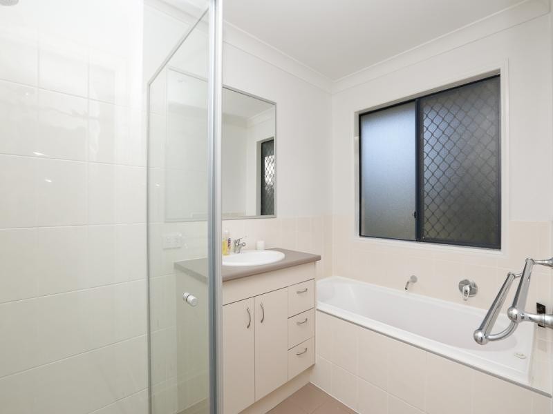 9 Claydon Pl, Rosewood QLD 4340