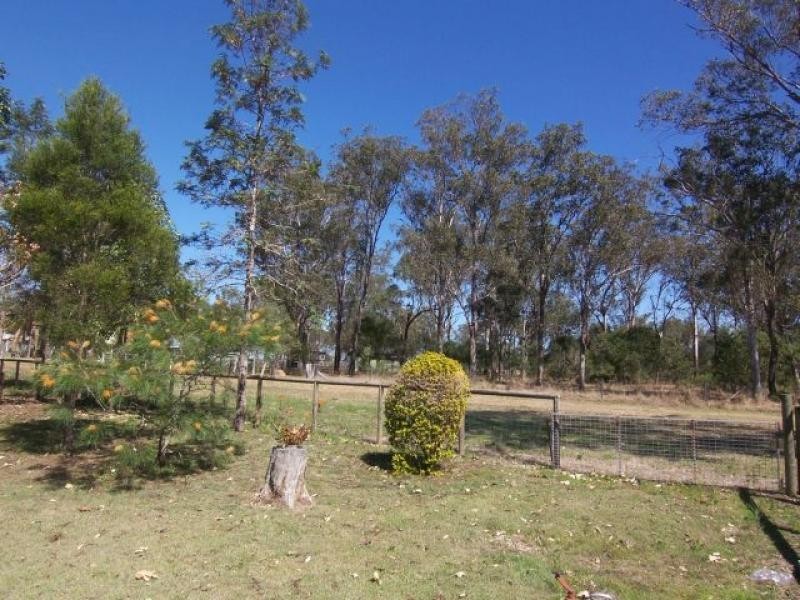 8 Macadamia Ct, Walloon QLD 4306