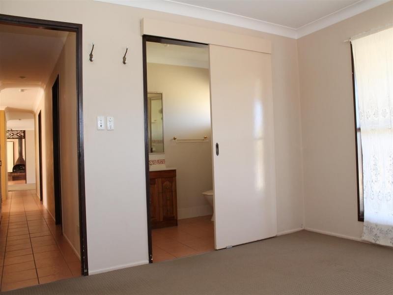 66 Poplar St, Walloon QLD 4306