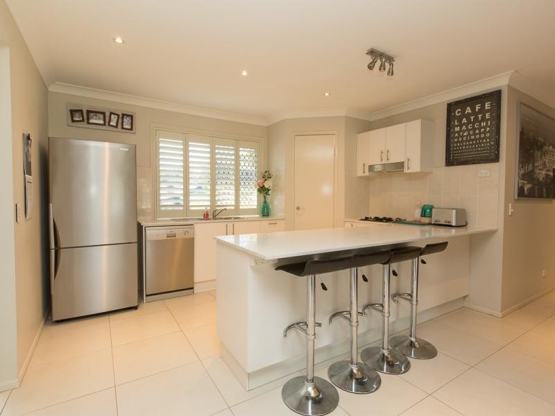 34 Chestnut Dr, Pine Mountain QLD 4306