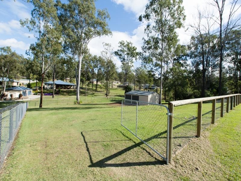 34 Chestnut Dr, Pine Mountain QLD 4306