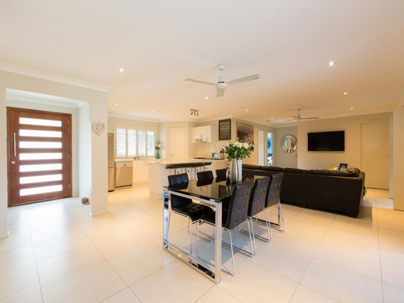 34 Chestnut Dr, Pine Mountain QLD 4306