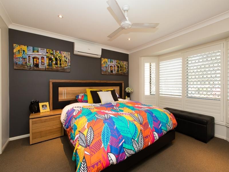 34 Chestnut Dr, Pine Mountain QLD 4306