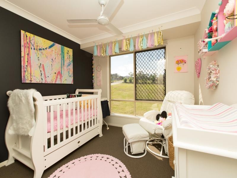 34 Chestnut Dr, Pine Mountain QLD 4306