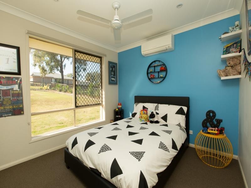 34 Chestnut Dr, Pine Mountain QLD 4306