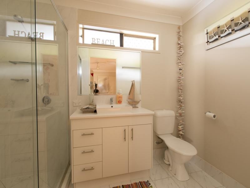34 Chestnut Dr, Pine Mountain QLD 4306