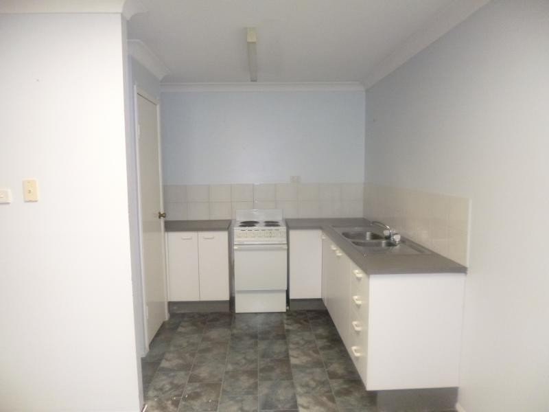 2/35 Bernadette Crs, Rosewood QLD 4340