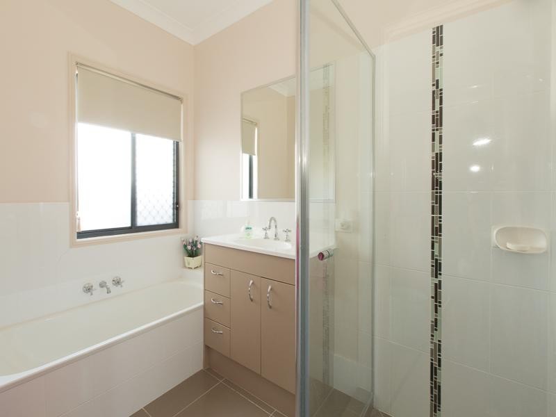 8 Claydon Place, Rosewood QLD 4340
