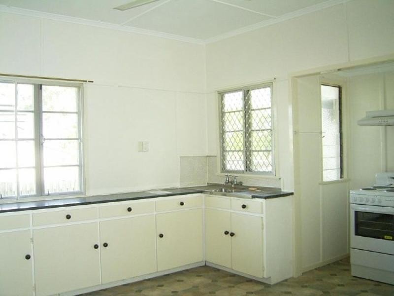 5 Casey St, Leichhardt QLD 4305
