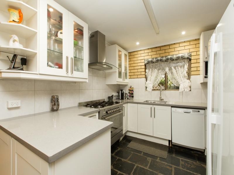 16 Glode Ave, Churchill QLD 4305