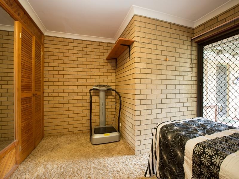 16 Glode Ave, Churchill QLD 4305