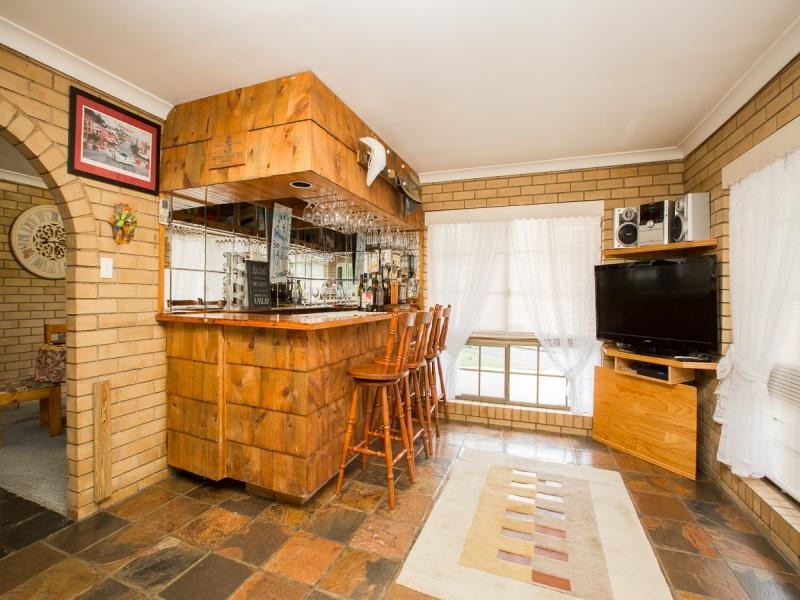 16 Glode Ave, Churchill QLD 4305