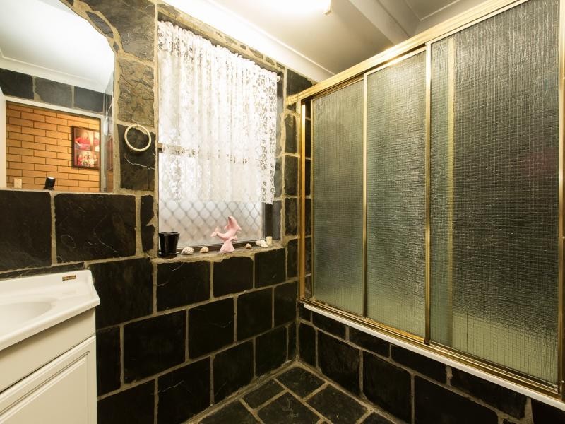 16 Glode Ave, Churchill QLD 4305