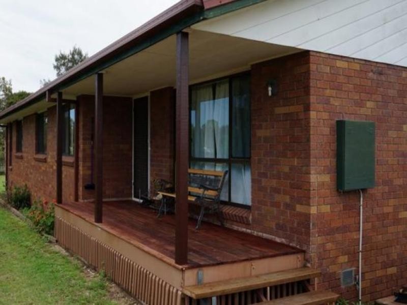 33 Hall St, Peak Crossing QLD 4306