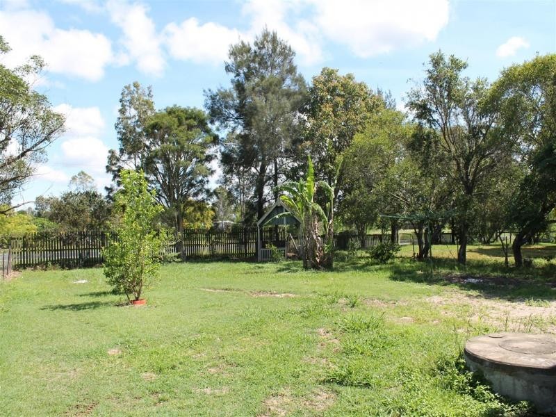 33 Hall St, Peak Crossing QLD 4306