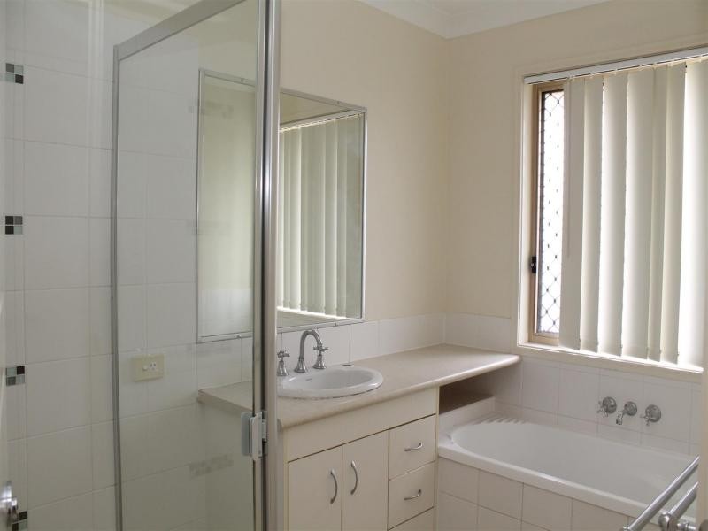 18 Claydon Place, Rosewood QLD 4340