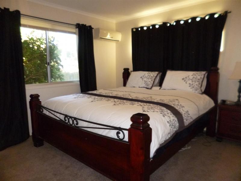 33 Bell Street, Walloon QLD 4306