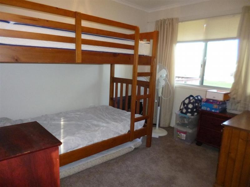 33 Bell Street, Walloon QLD 4306