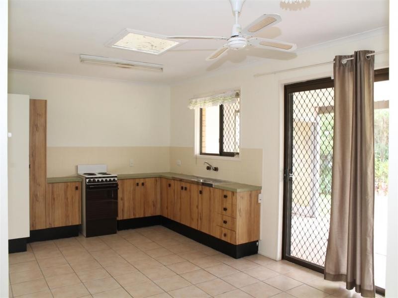 6 Bell Street, Walloon QLD 4306