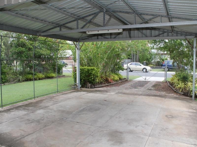 6 Bell Street, Walloon QLD 4306