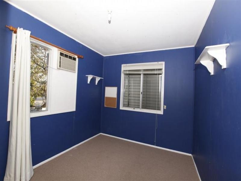 6 Queen Street, Walloon QLD 4306