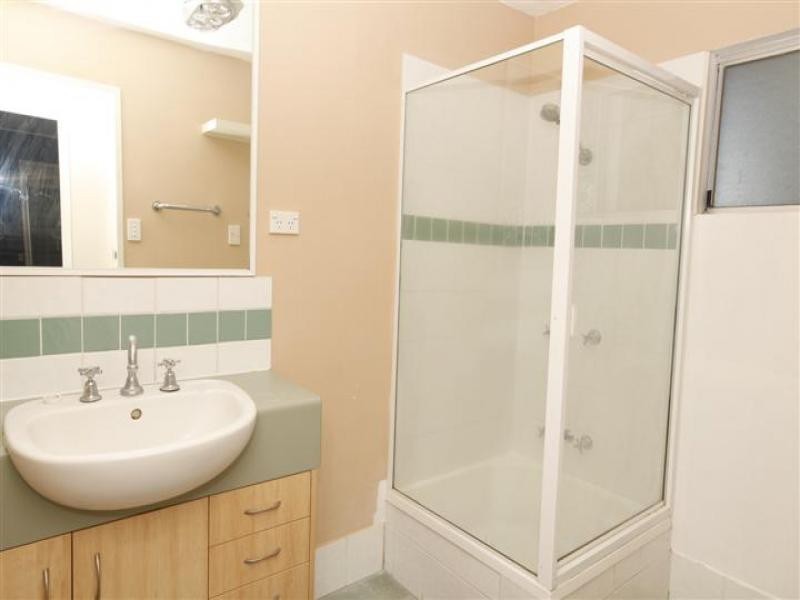 6 Queen Street, Walloon QLD 4306