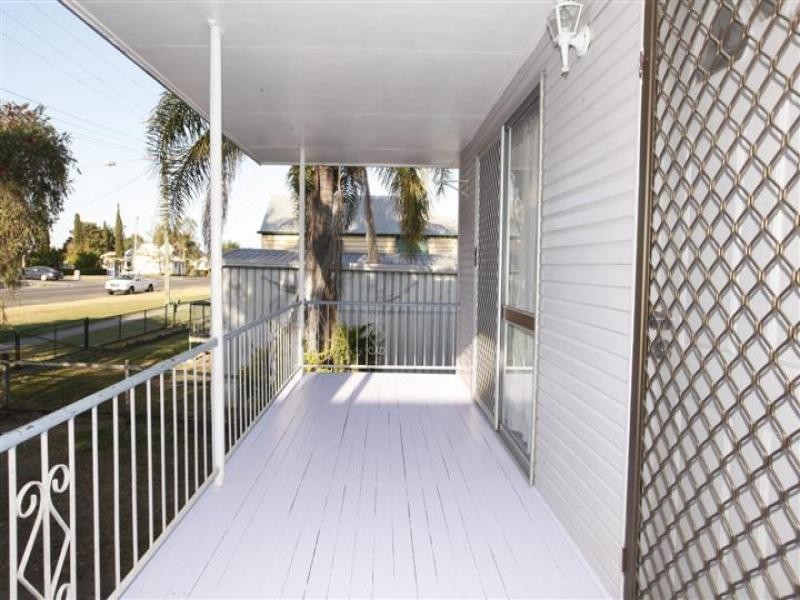 6 Queen Street, Walloon QLD 4306