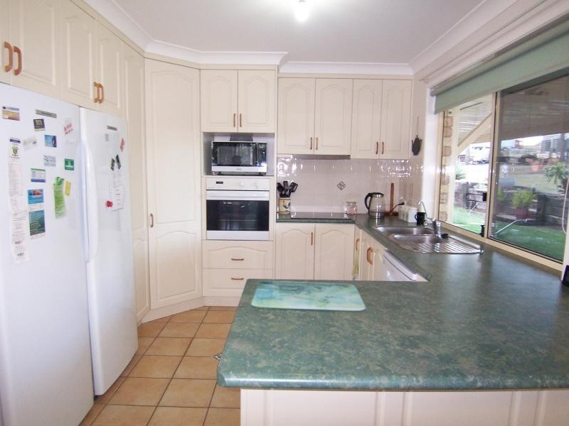 15 Ruby Cres, Willowbank QLD 4306