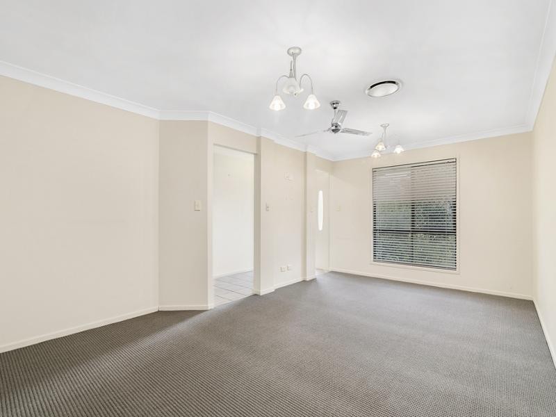 27 Dellvene Crescent, Rosewood QLD 4340