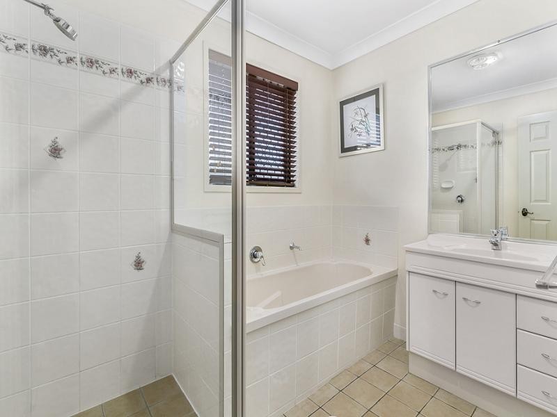 27 Dellvene Crescent, Rosewood QLD 4340
