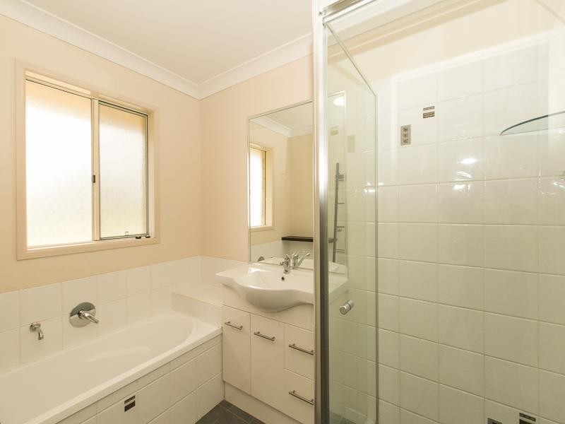 124-126 Pindari Dr, Mount Marrow QLD 4306