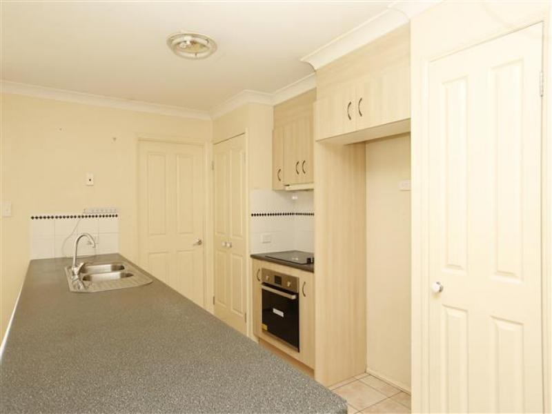 2 Flametree Close, Flinders View QLD 4305