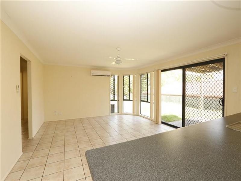 2 Flametree Close, Flinders View QLD 4305