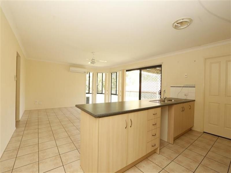 2 Flametree Close, Flinders View QLD 4305