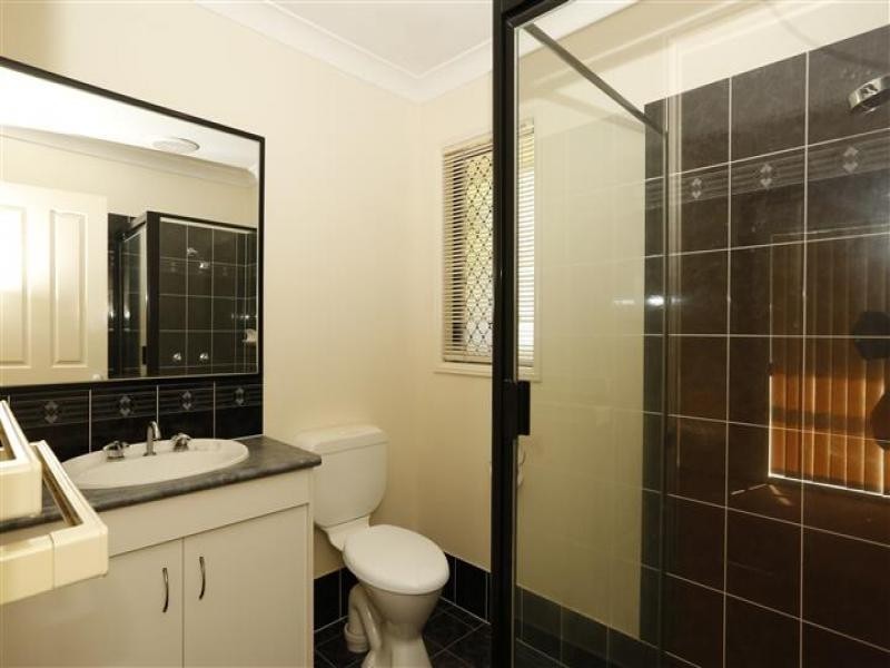 2 Flametree Close, Flinders View QLD 4305